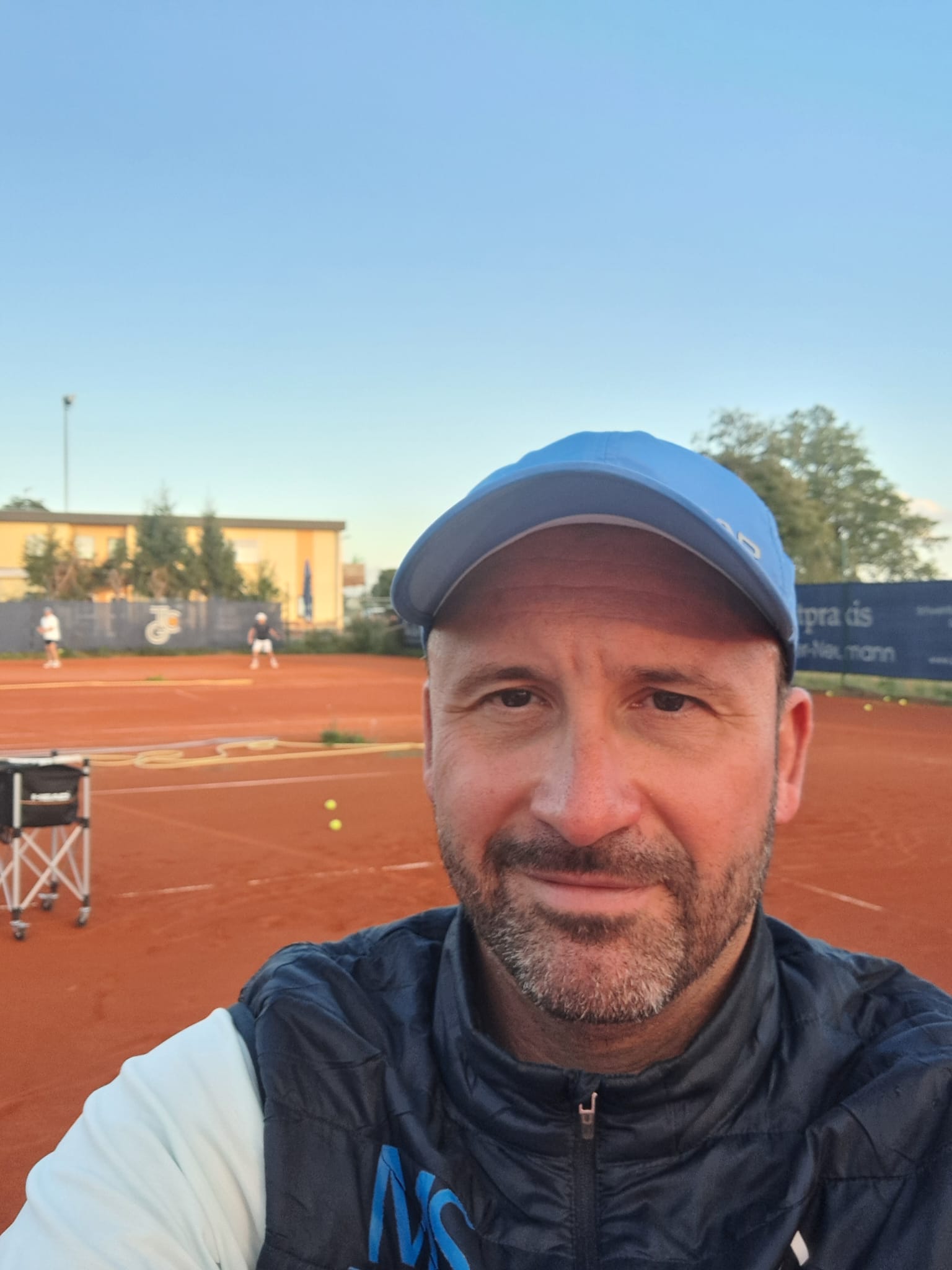 Marko Sacco auf einem Tennisplatz